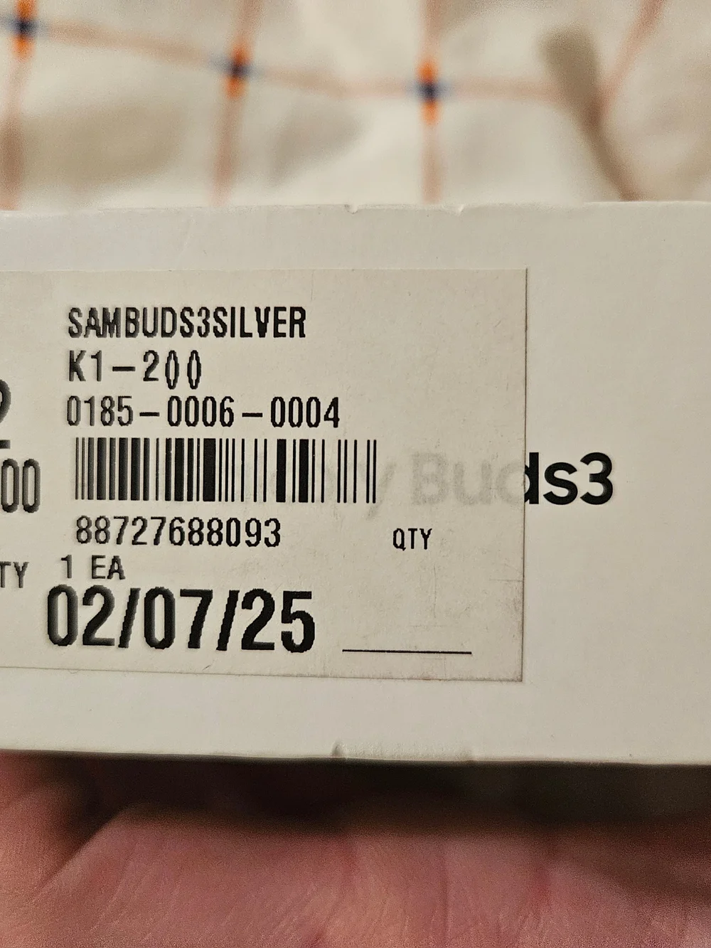 Samsung Galaxy Buds3 Box - White with Silver Earbuds Image